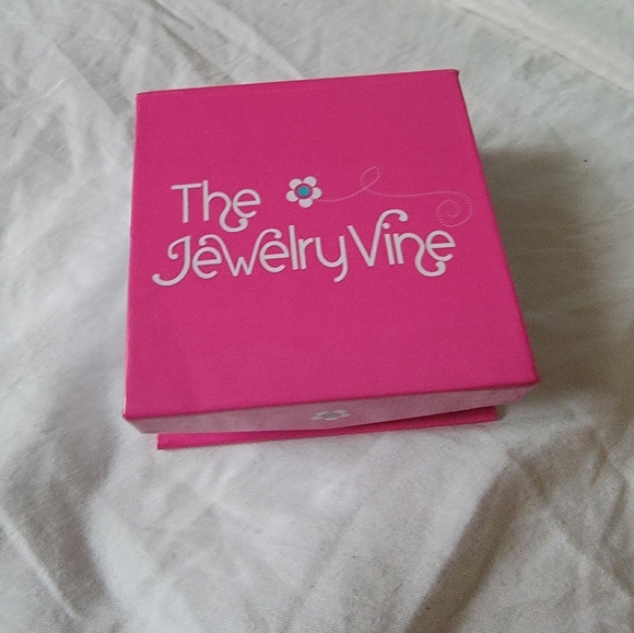 Jewelry Vine Amethyst Crown Stud Earrings in Rhodium Plated Sterling Silver - Picture 3 of 6